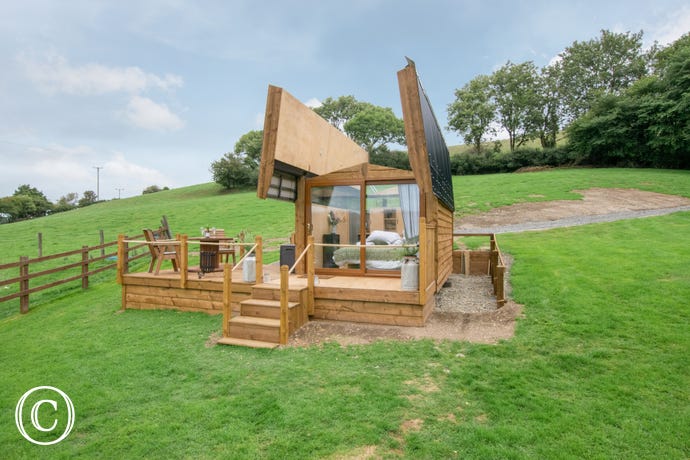 Welcome to the Sky Hut - an unique cabin with a roof that opens