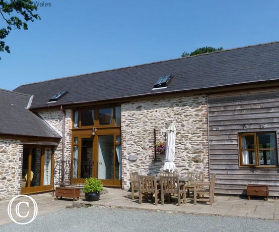 Canoldy - large holiday cottage near Builth Wells, Mid Wales