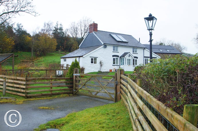 Dog friendly, secluded self-catering Mid Wales cottage